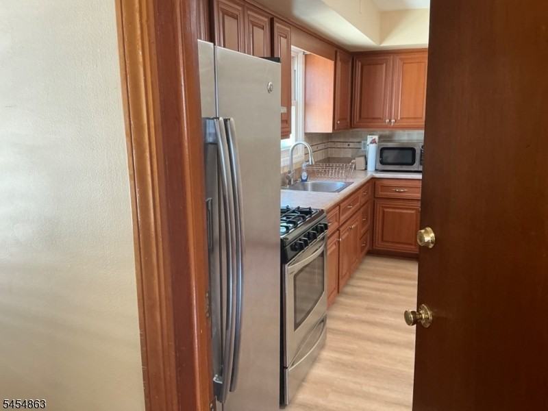 545 Freeman St - Photo 3 of 13