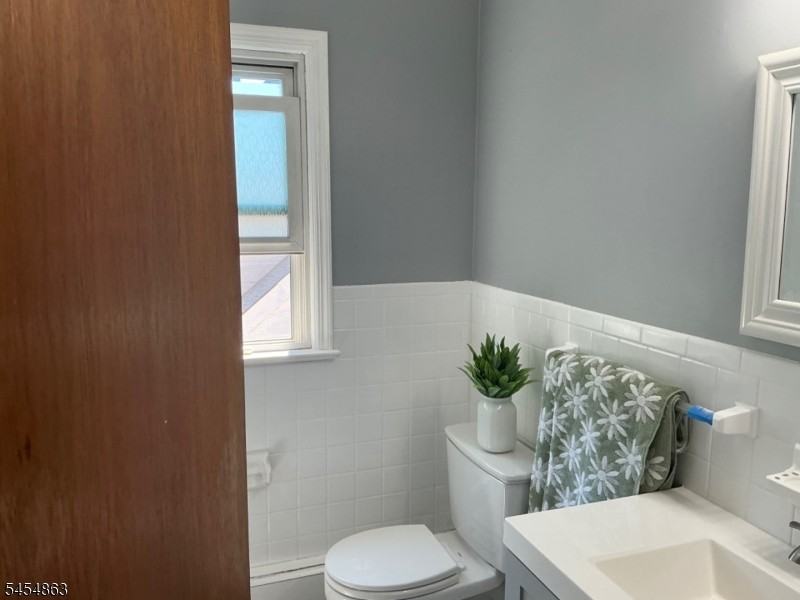 545 Freeman St - Photo 4 of 13