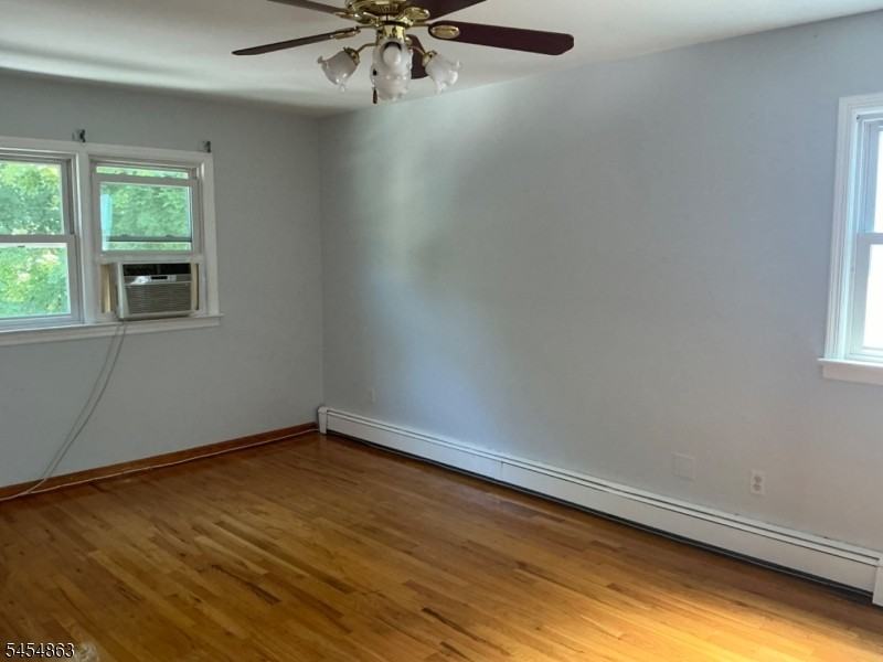 545 Freeman St - Photo 5 of 13