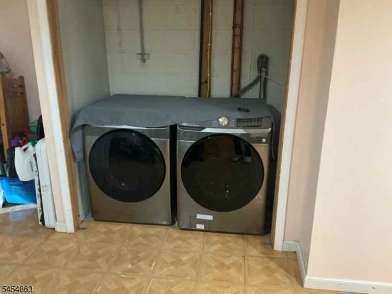 545 Freeman St - Photo 6 of 13