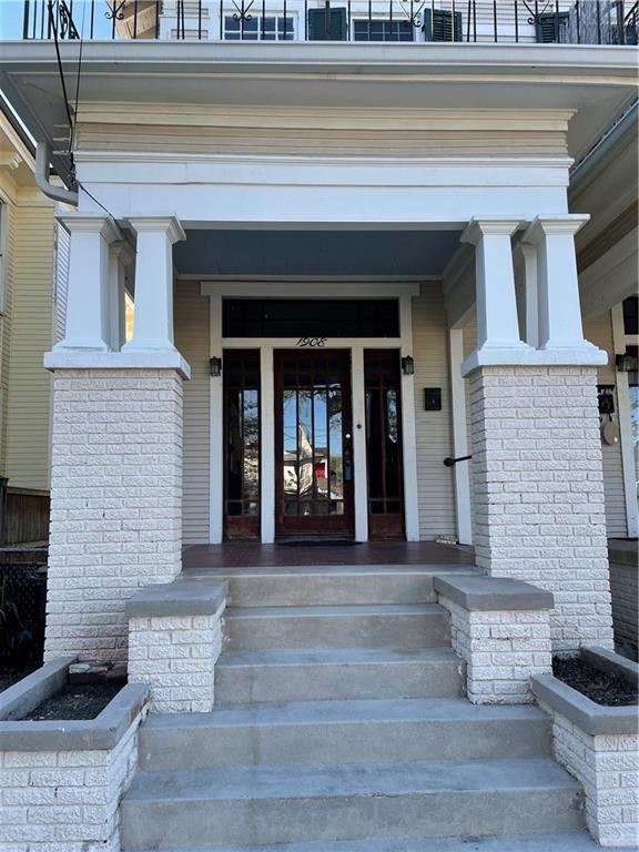 1908 Marengo St - Photo 2 of 18