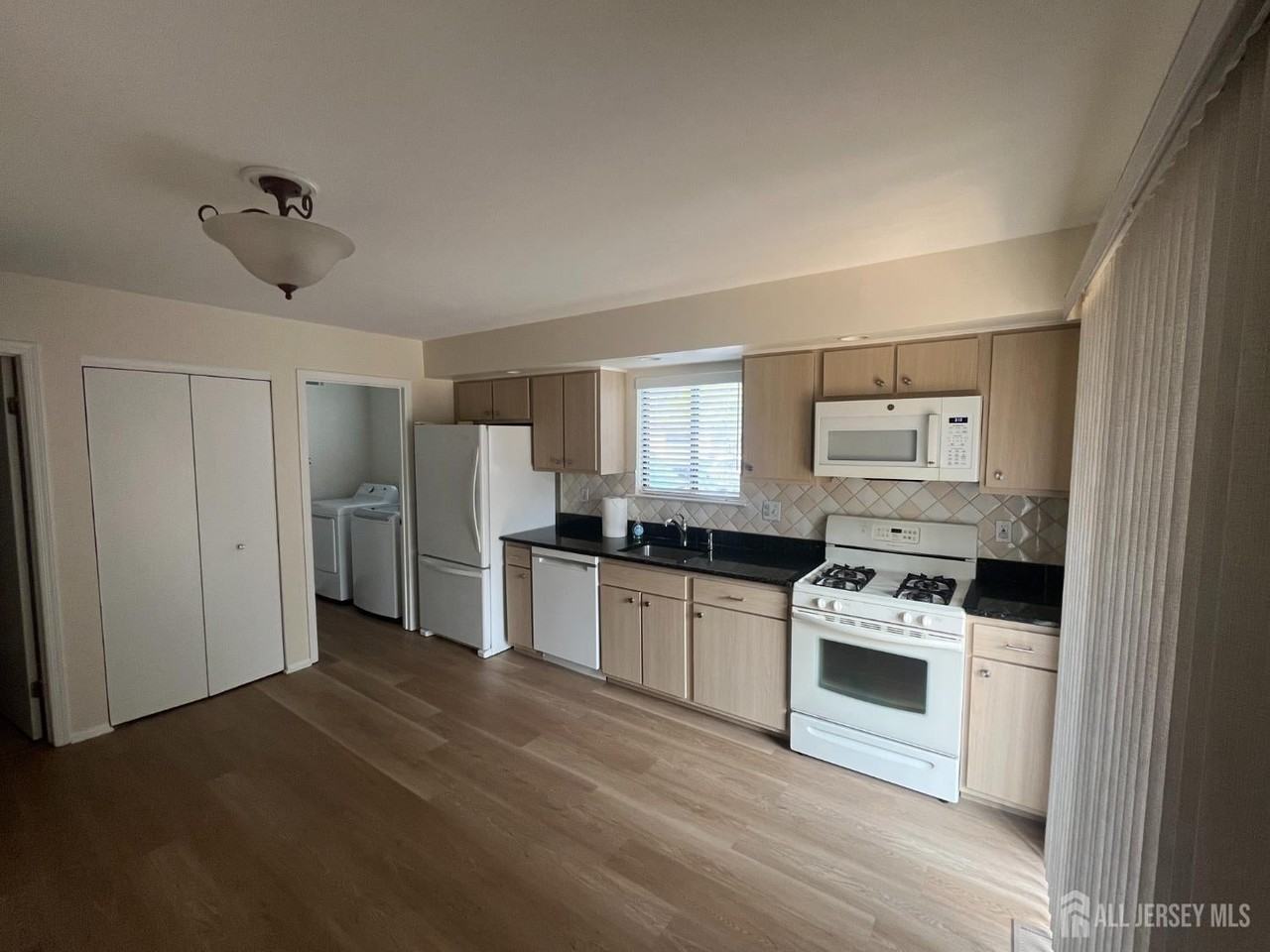16 Wisteria Ct - Photo 5 of 25