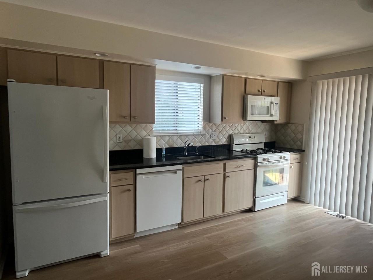 16 Wisteria Ct - Photo 7 of 25