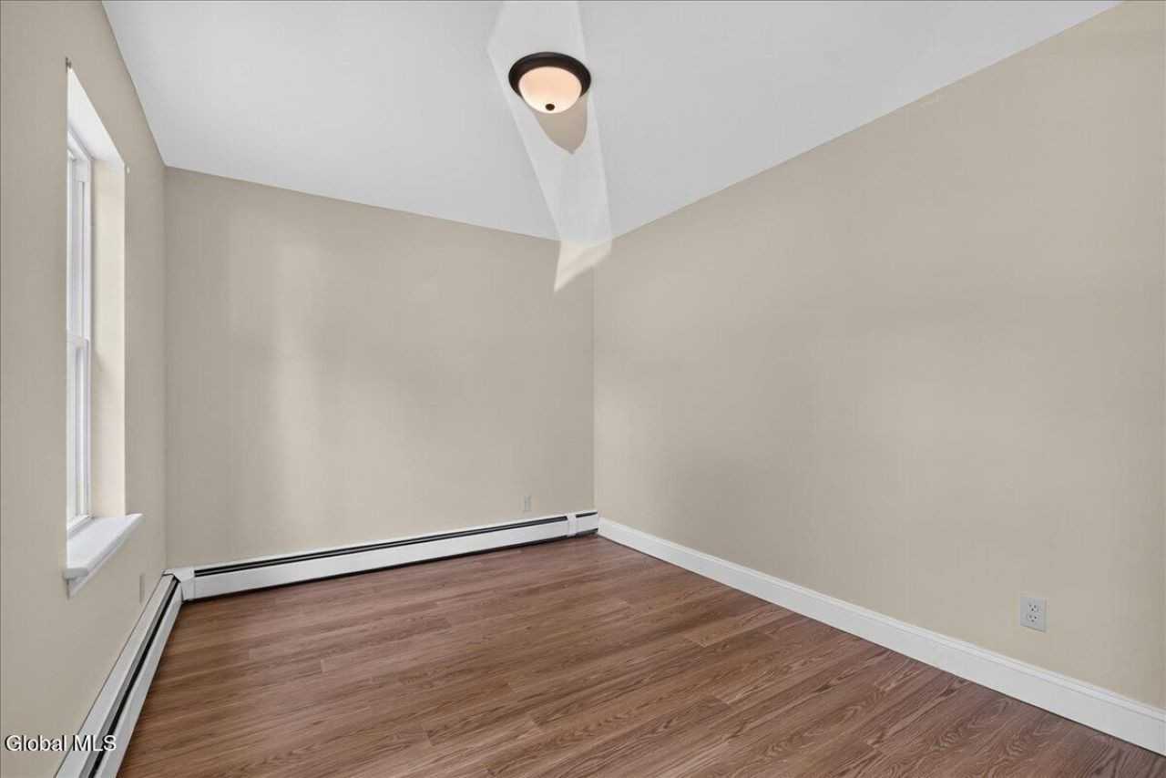 184 Saratoga Ave - Photo 3 of 18