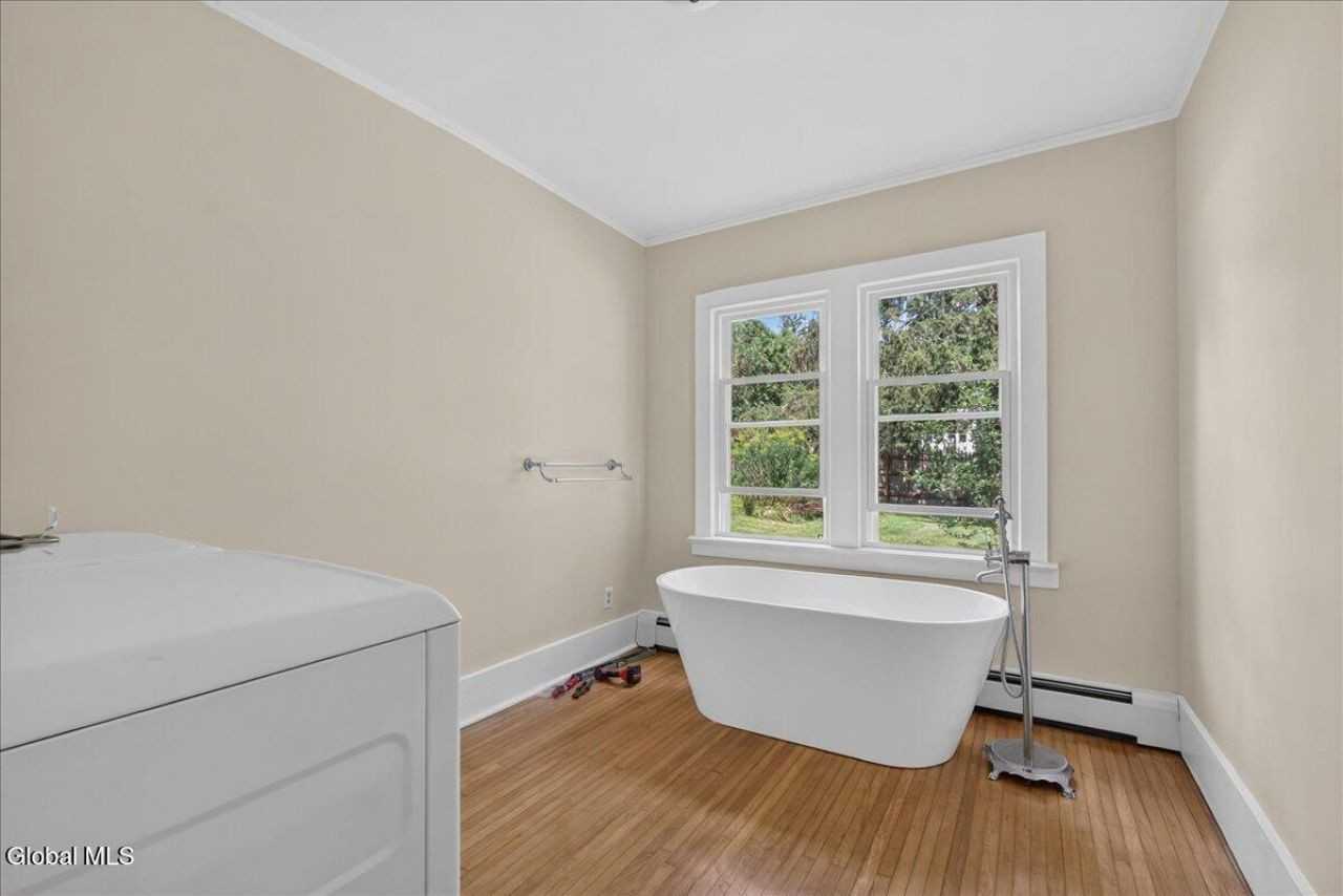 184 Saratoga Ave - Photo 7 of 18