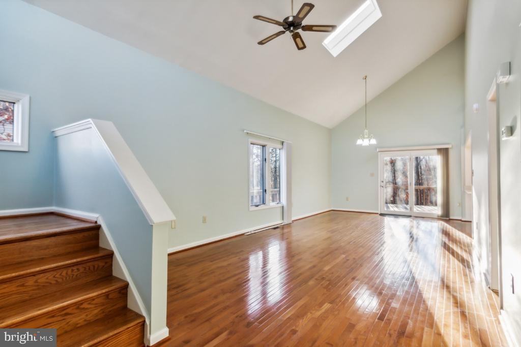 1232 Lakeview Dr - Photo 3 of 26