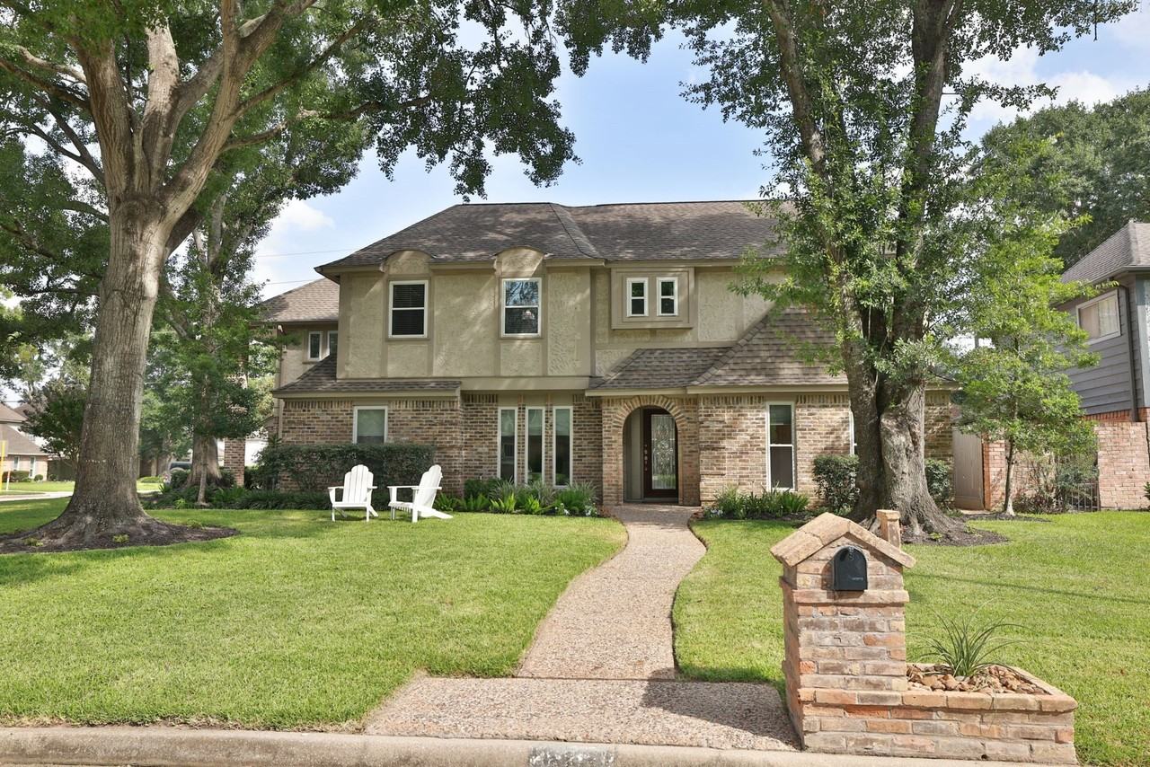 9203 Godstone Ln - Photo 2 of 49