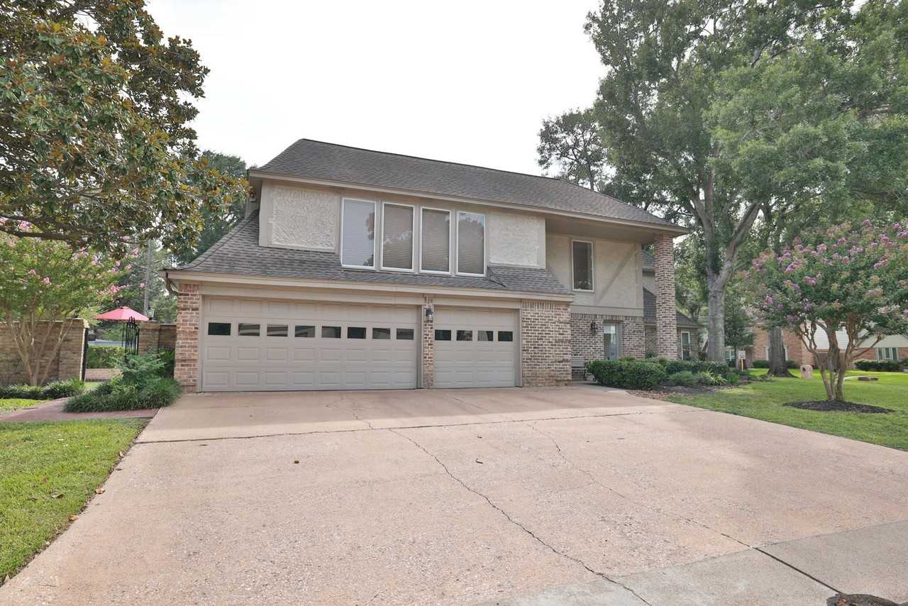 9203 Godstone Ln - Photo 4 of 49
