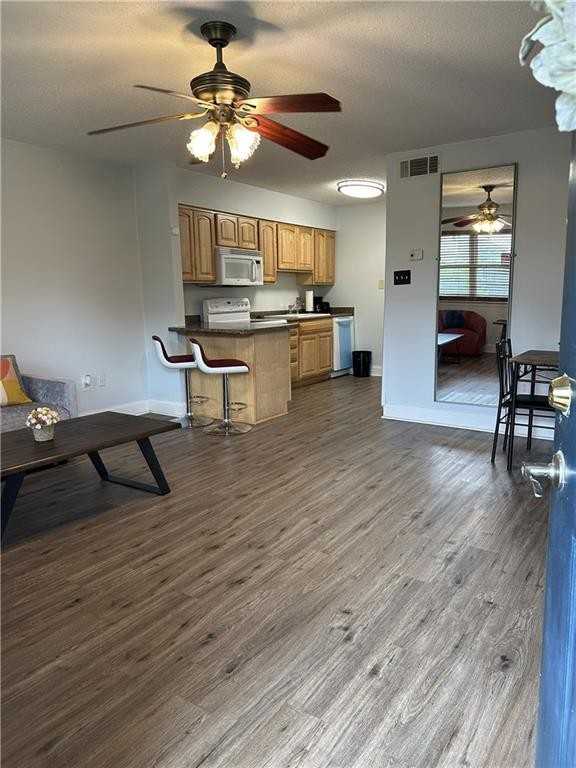 1020 Saint Julien Dr ##122 - Photo 3 of 18