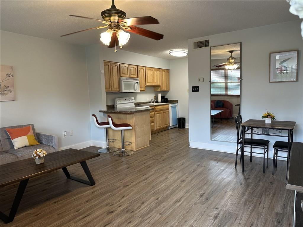 1020 Saint Julien Dr ##122 - Photo 4 of 18