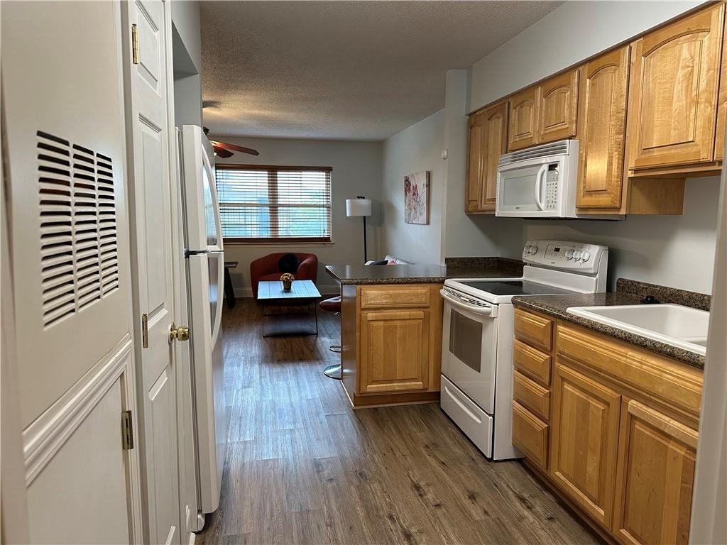 1020 Saint Julien Dr ##122 - Photo 6 of 18