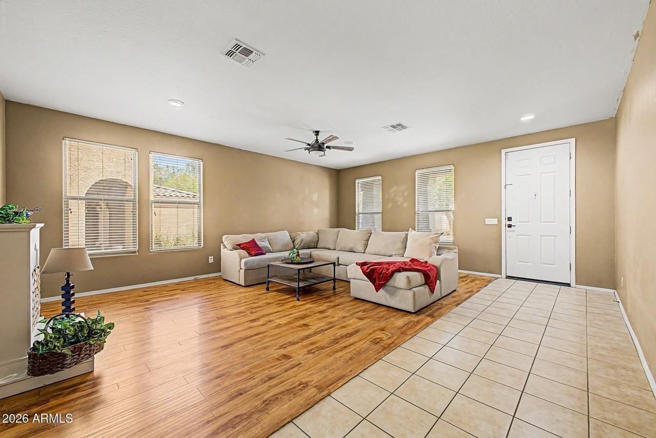 18371 W Hayden Dr - Photo 4 of 42