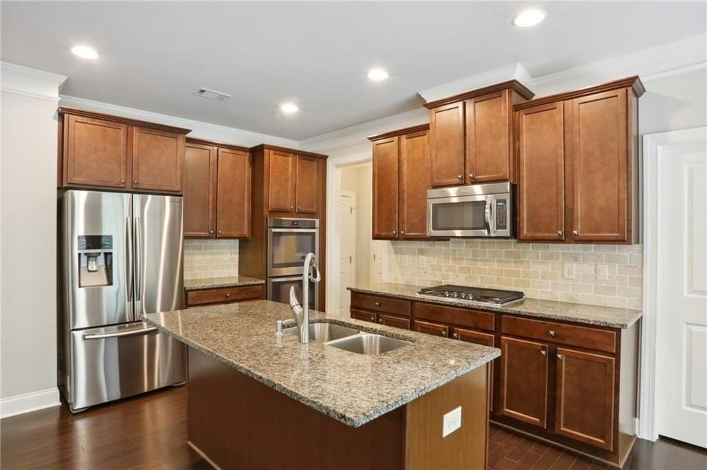 1400 Roswell Manor Cir - Photo 2 of 15