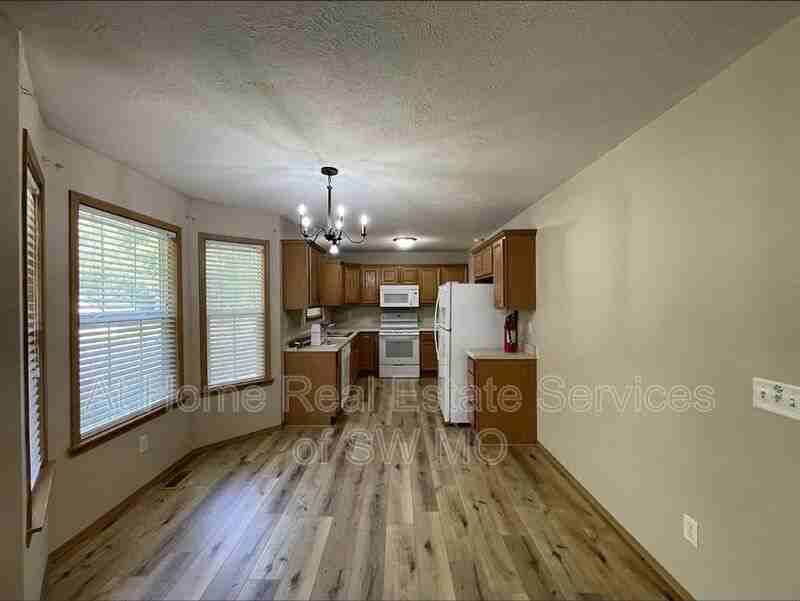 3903 S Walnut Hill Ave - Photo 3 of 12
