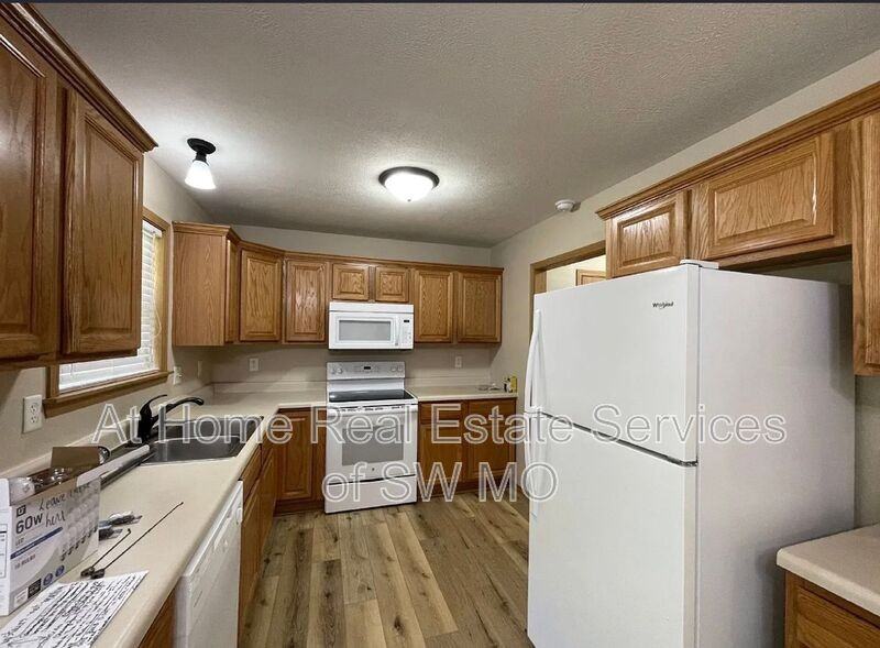 3903 S Walnut Hill Ave - Photo 4 of 12