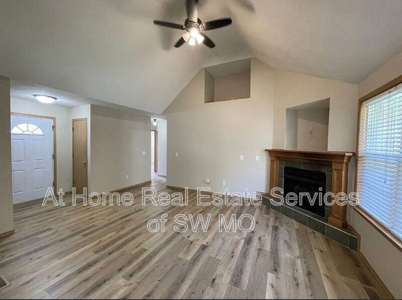 3903 S Walnut Hill Ave - Photo 6 of 12