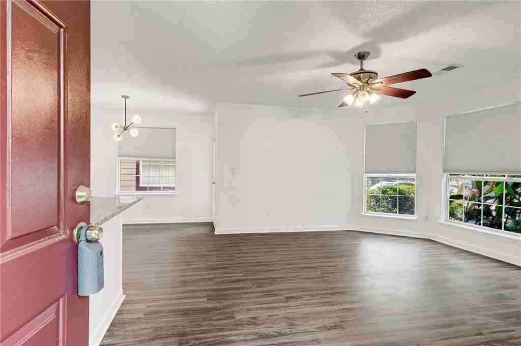 1004 Sandy Lane Dr - Photo 3 of 22