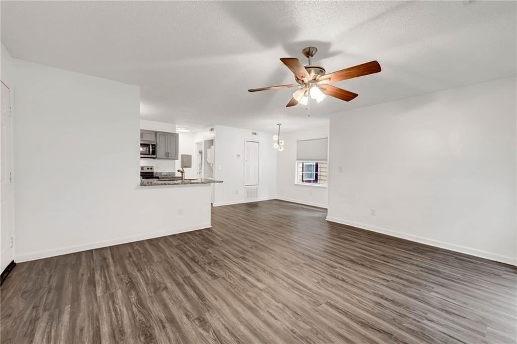 1004 Sandy Lane Dr - Photo 5 of 22