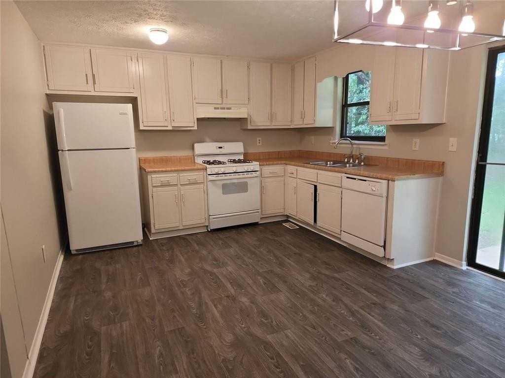 6400 Pleasant Dr - Photo 6 of 15