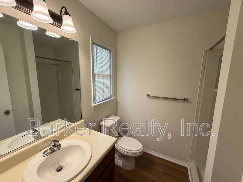 6112 - Photo 7 of 12