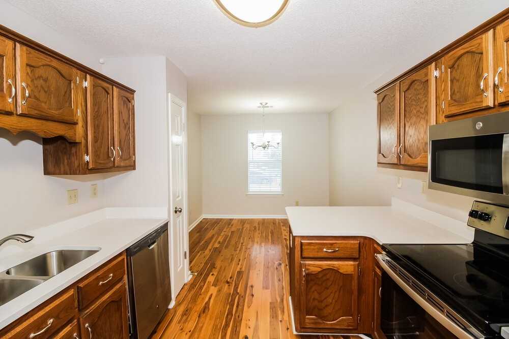 8056 Sandywood Ln - Photo 7 of 17