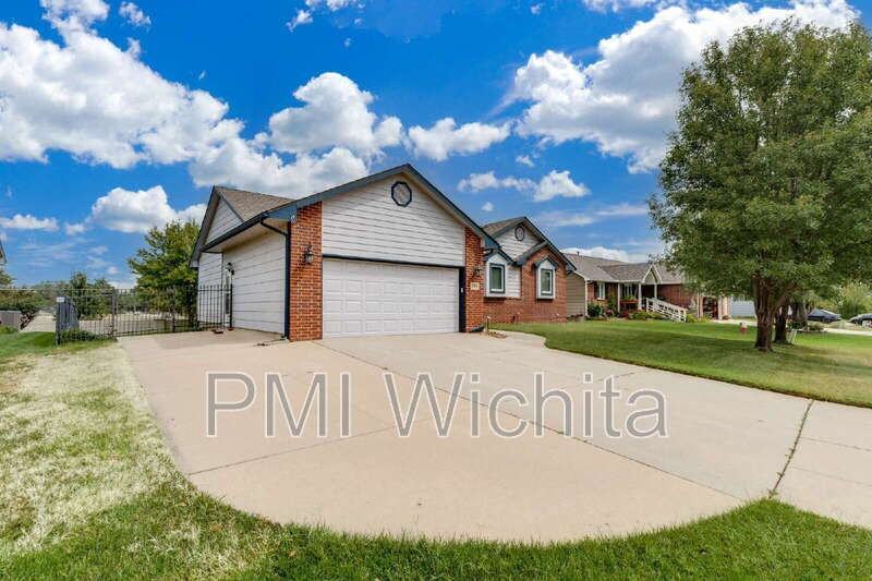 6514 W Briarwood Cir - Photo 2 of 24