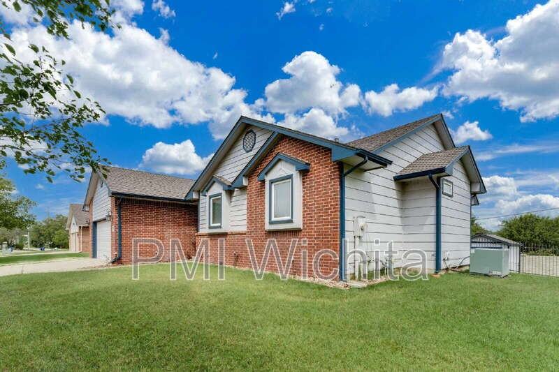 6514 W Briarwood Cir - Photo 3 of 24