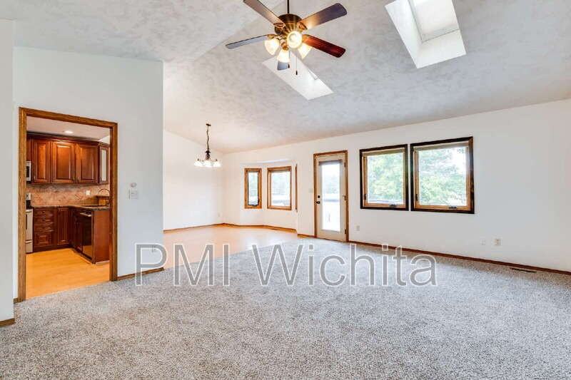 6514 W Briarwood Cir - Photo 5 of 24