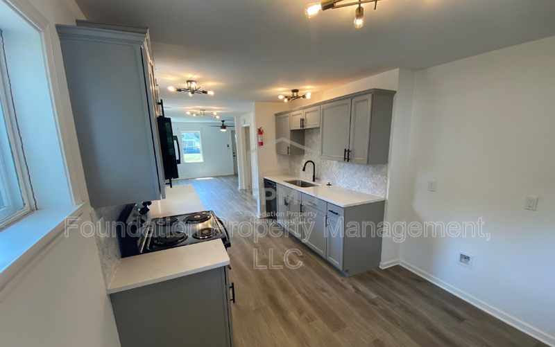 3694 Marion Ave - Photo 5 of 25