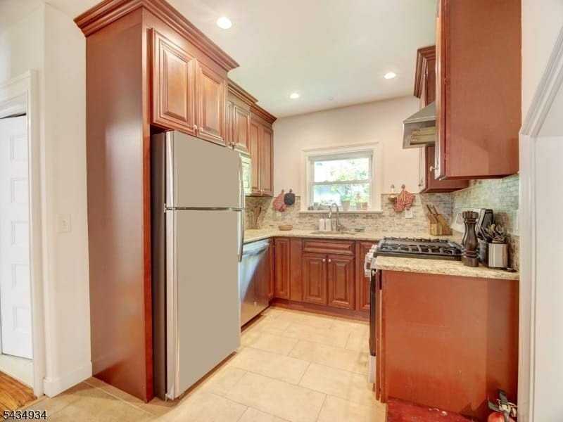 285 Claremont Ave - Photo 5 of 22