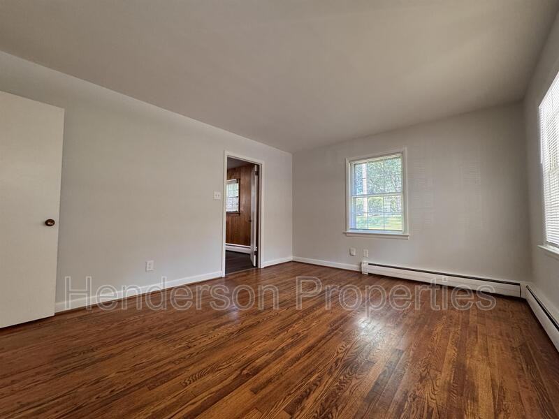 642 E Broad St #A1 - Photo 3 of 14