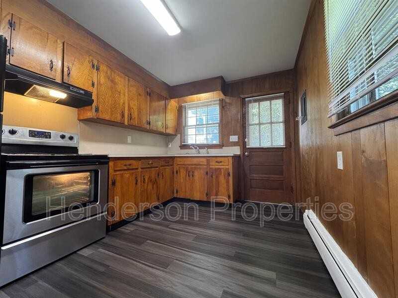 642 E Broad St #A1 - Photo 4 of 14