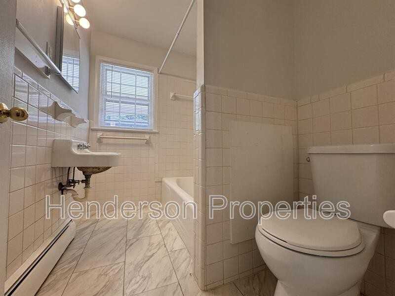 642 E Broad St #A1 - Photo 7 of 14