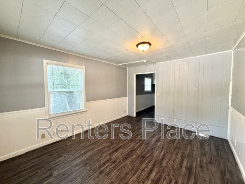 4945 E 25th St - Photo 5 of 18