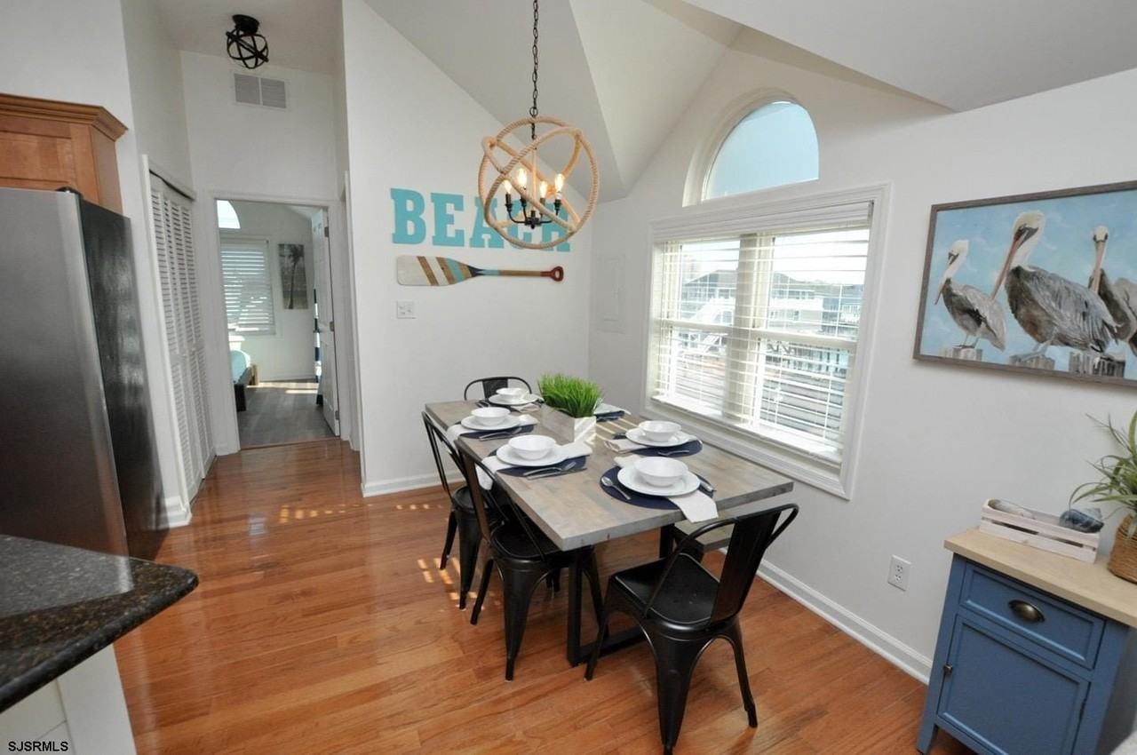 104 N Dudley Ave - Photo 4 of 17