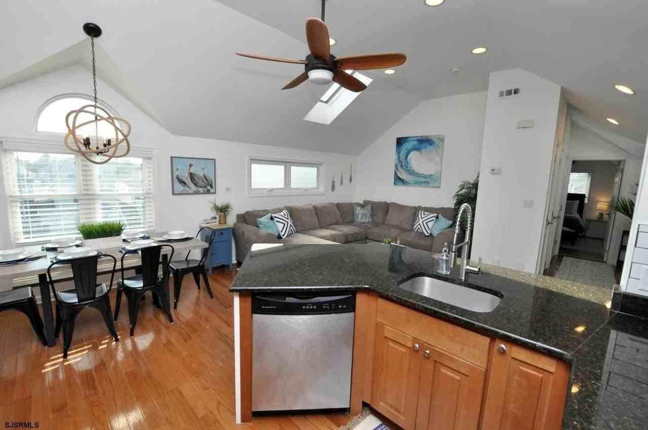 104 N Dudley Ave - Photo 5 of 17