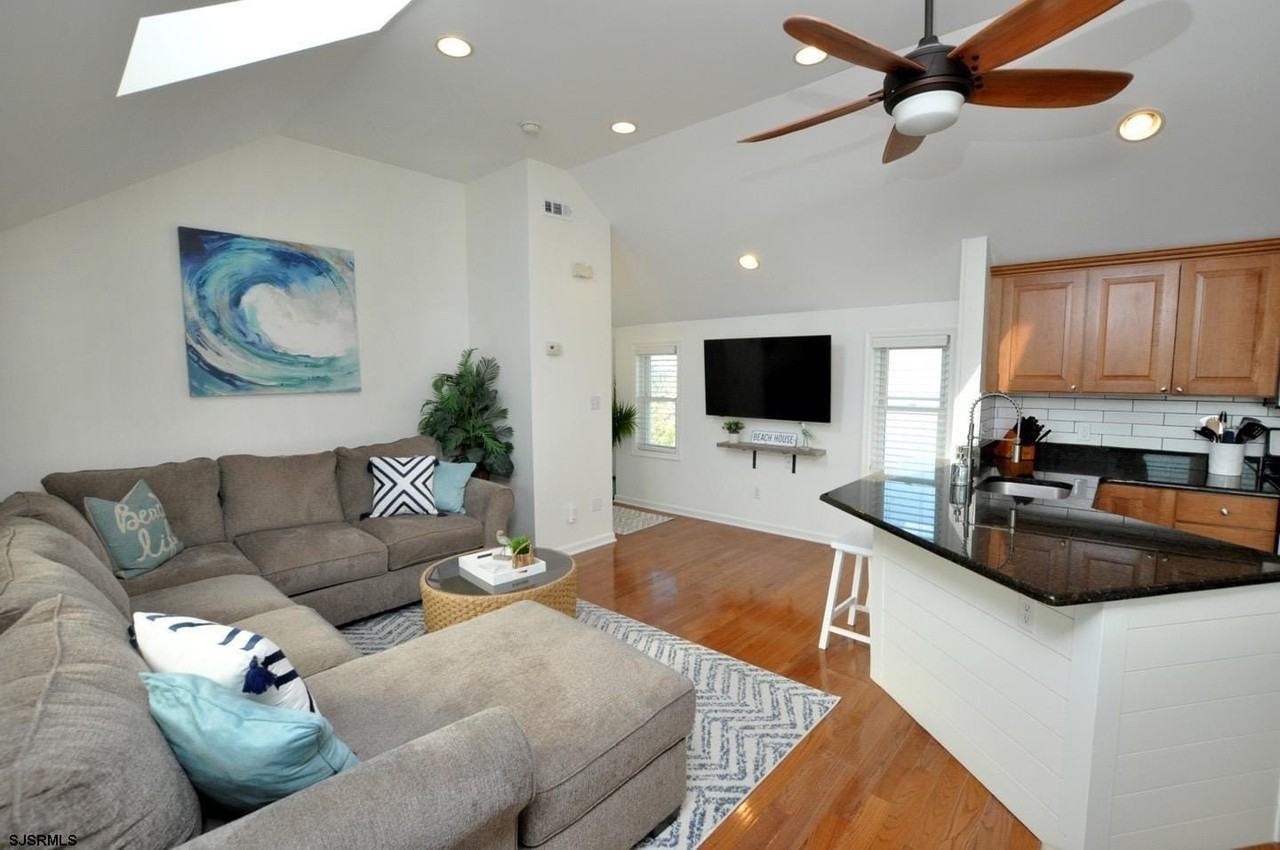 104 N Dudley Ave - Photo 6 of 17