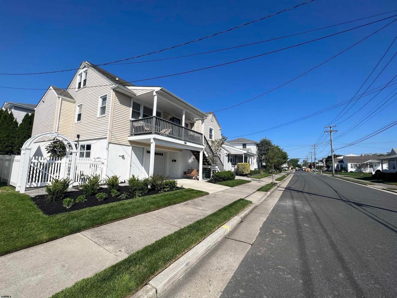 114 N Argyle Ave - Photo 2 of 34