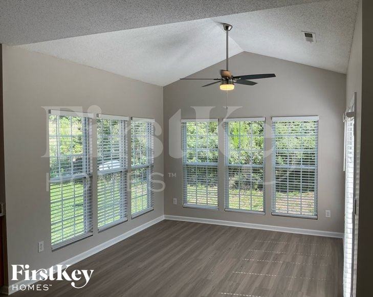 3047 Canterbury Park Dr - Photo 3 of 10