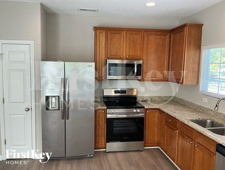 3047 Canterbury Park Dr - Photo 4 of 10