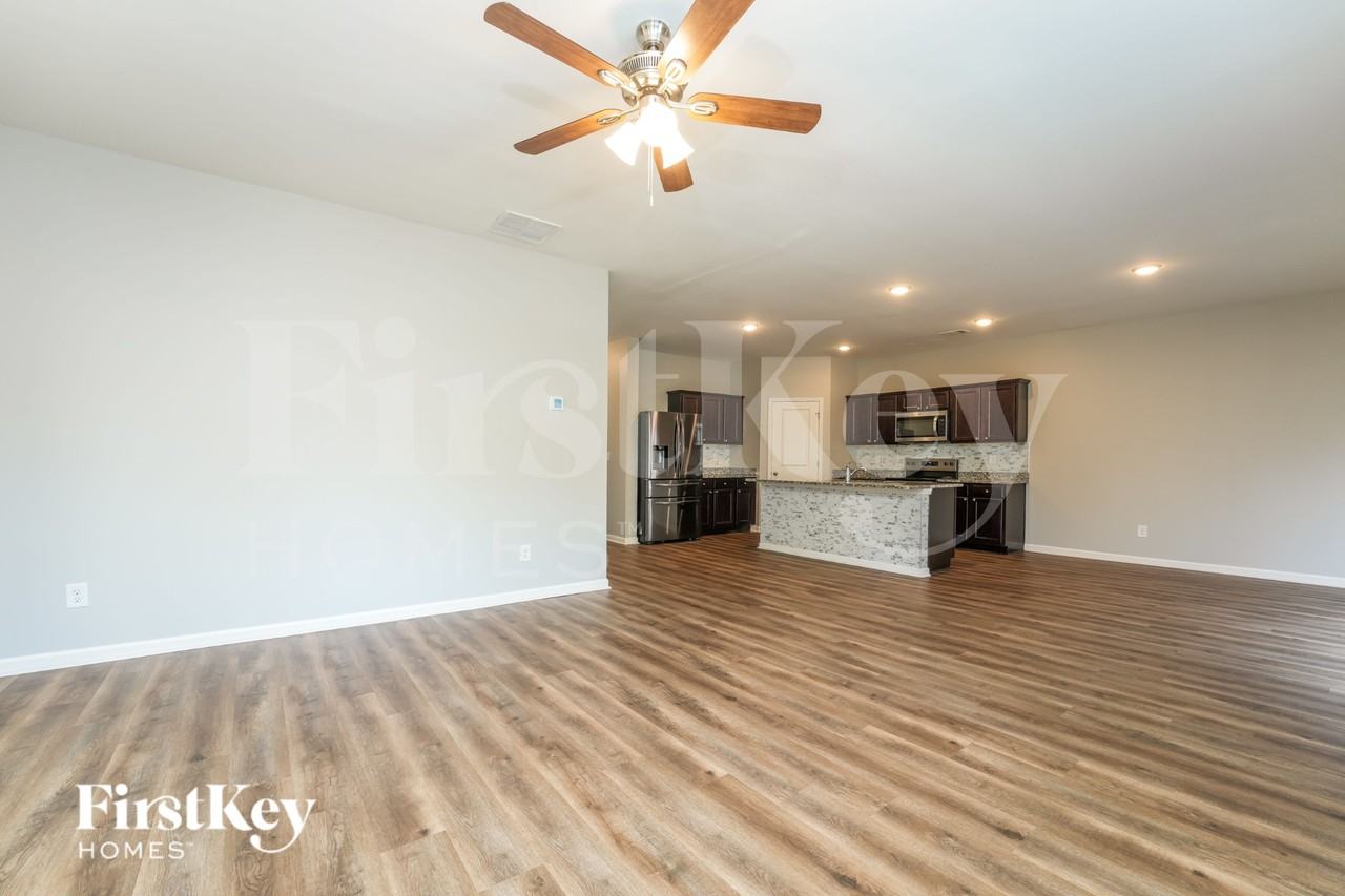 1271 Hudson Ct - Photo 4 of 19