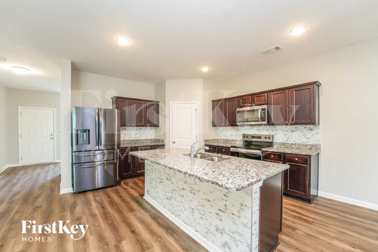 1271 Hudson Ct - Photo 6 of 19