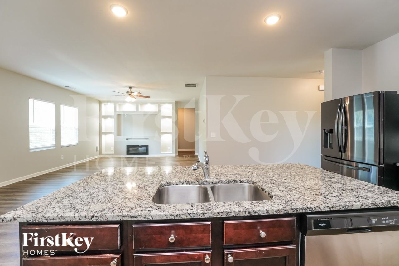 1271 Hudson Ct - Photo 7 of 19