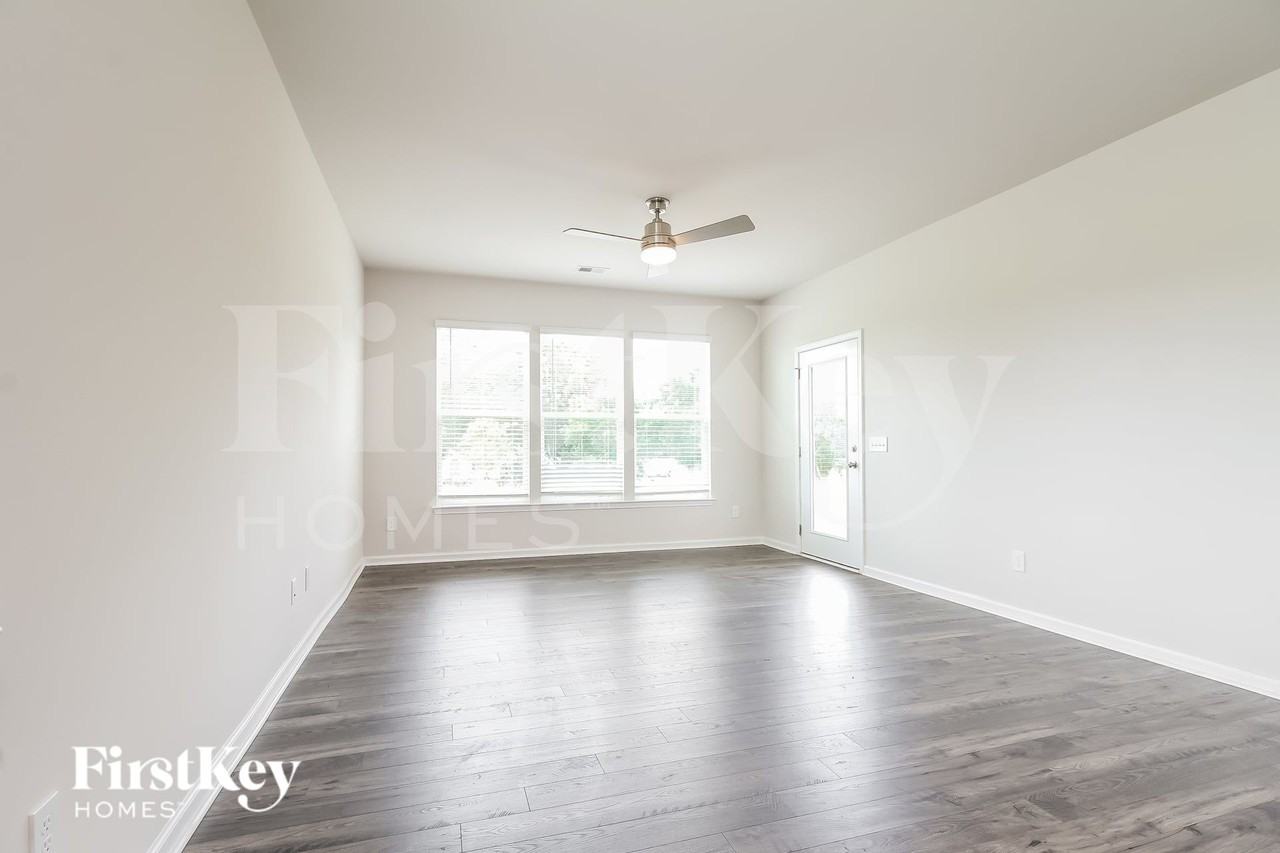 405 Yoshino Cherry Dr - Photo 3 of 16
