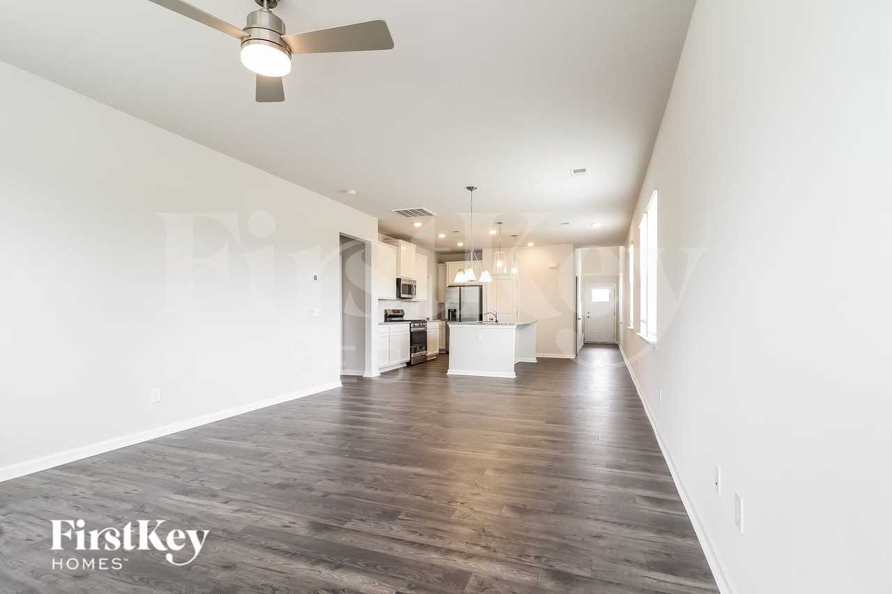405 Yoshino Cherry Dr - Photo 4 of 16