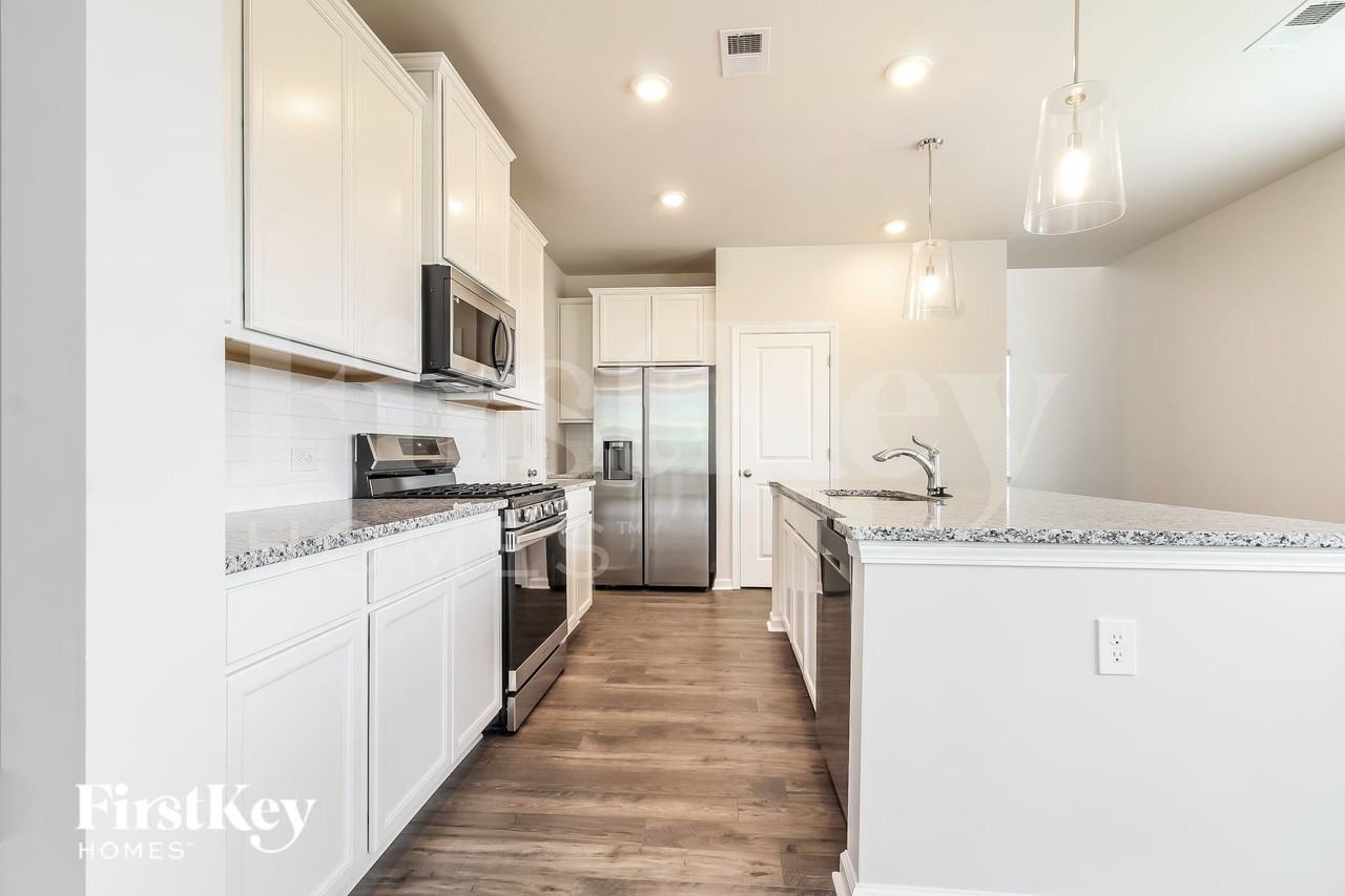 405 Yoshino Cherry Dr - Photo 5 of 16