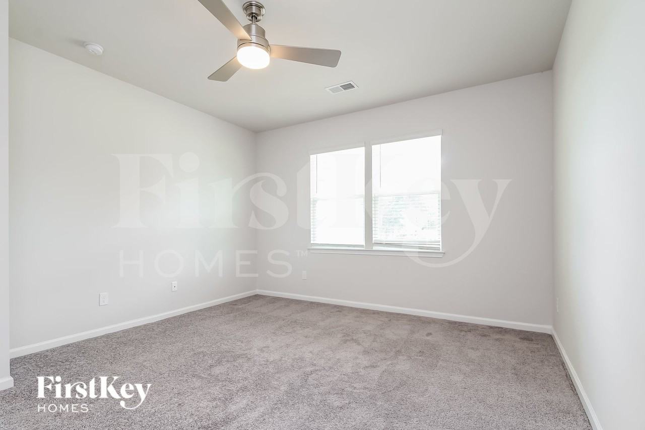 405 Yoshino Cherry Dr - Photo 7 of 16