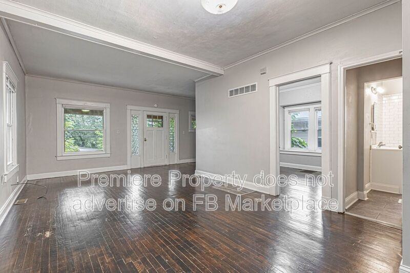 573 S Crescent Ave - Photo 4 of 15