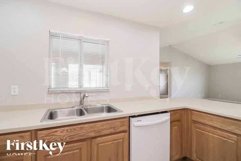 627 Nw 2nd St - Photo 5 of 16