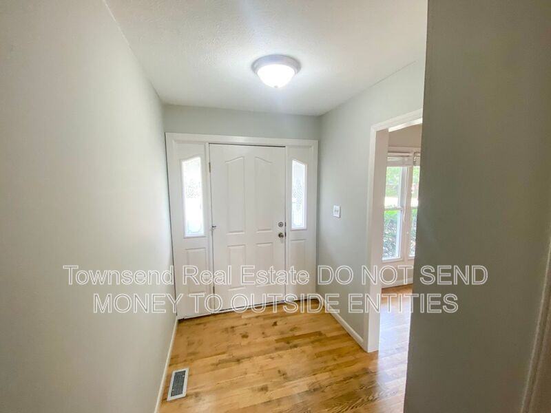 212 Haverhill Dr - Photo 4 of 22